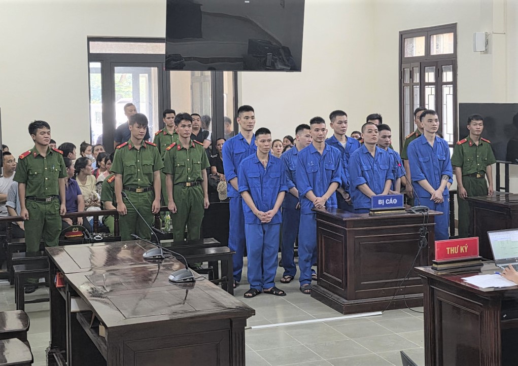 9 bị cáo lĩnh hơn 70 năm tù vì nhiều lần tổ chức sử dụng ma túy