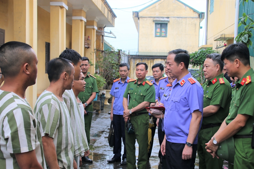 Kiểm sát đặc xá bảo đảm không bỏ sót người đủ điều kiện và không để lọt người không đủ điều kiện