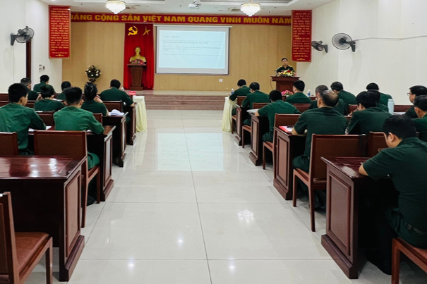 Viện kiểm sát quân sự khu vực 42 tuyên truyền pháp luật tại Đoàn An điều dưỡng 41 Huế