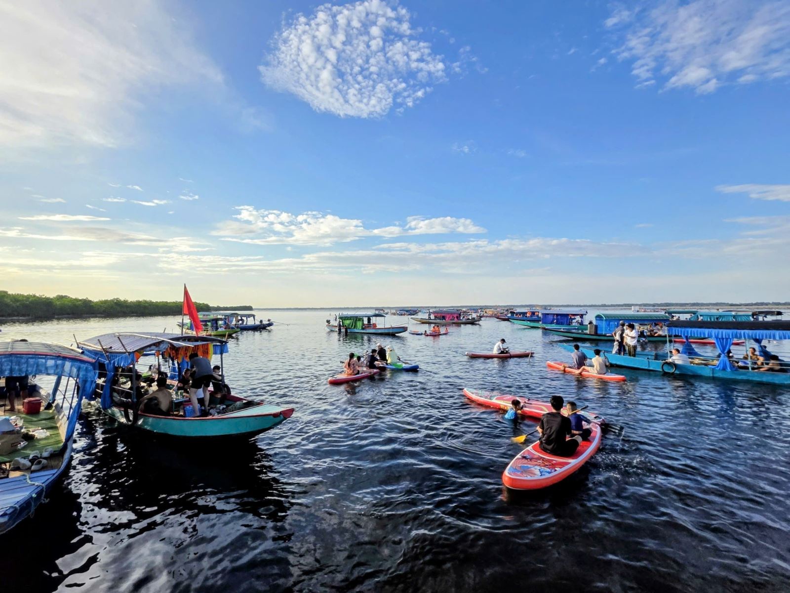 Khám phá vẻ đẹp làng chài bên Phá Tam Giang