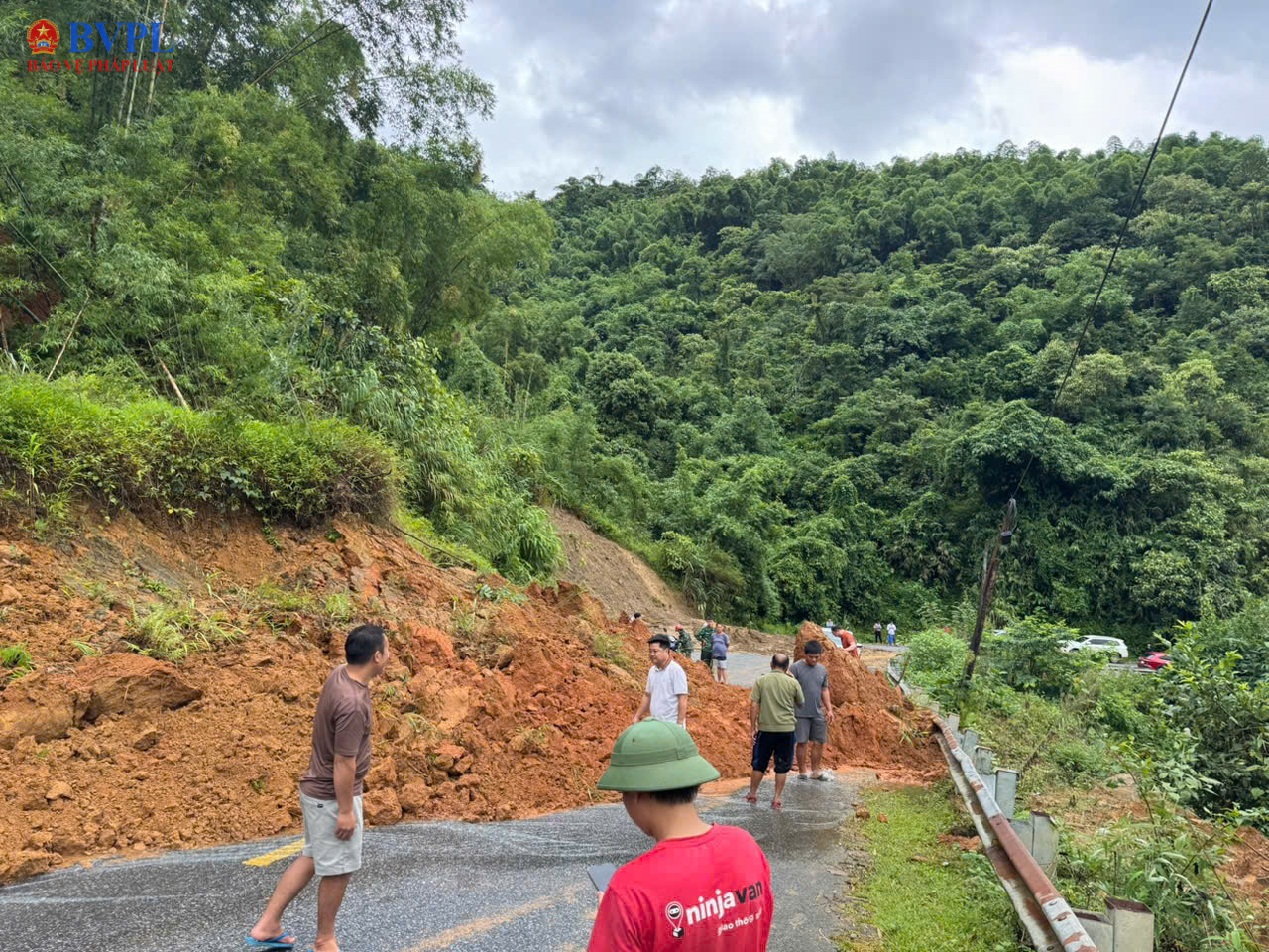 Nhiều điểm sạt lở tại miền núi Thanh Hóa khiến giao thông bị gián đoạn