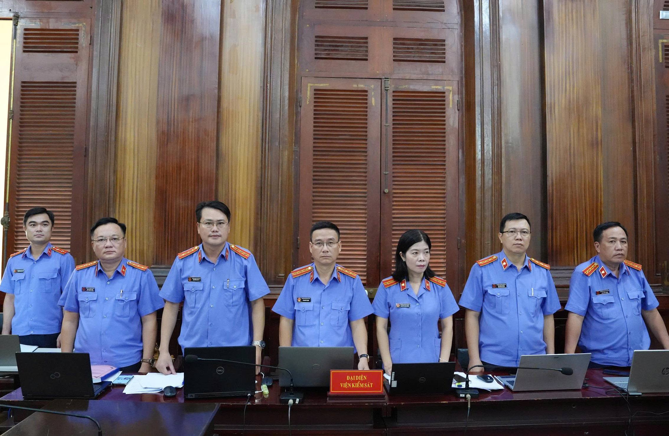 Viện kiểm sát đề nghị tuyên phạt ca sĩ Chi Dân 7-8 năm tù, người mẫu An Tây 9-11 năm tù