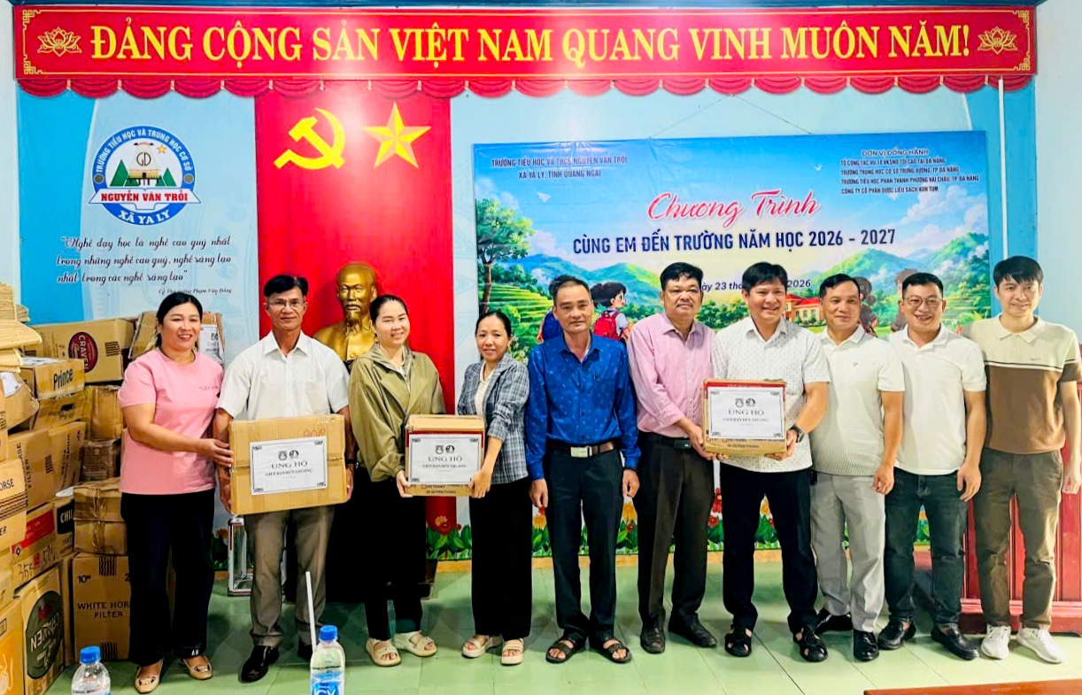 Tổ công tác Vụ 10 VKSND tối cao tại TP Đà Nẵng tiếp sức học sinh khó khăn tại Quảng Ngãi