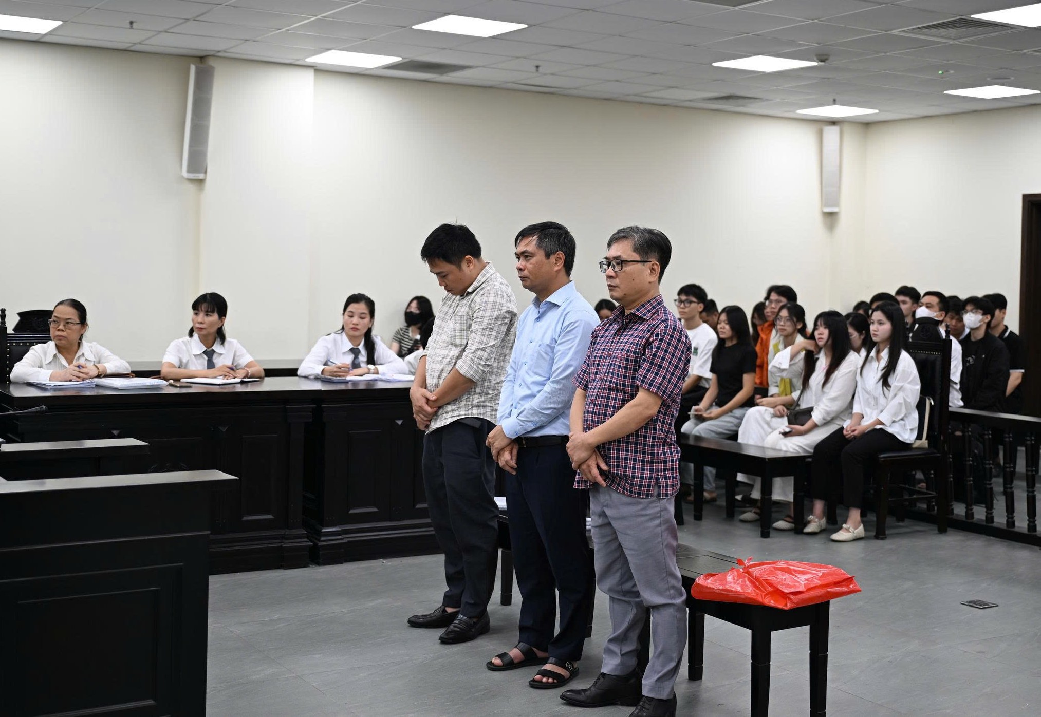 Ăn chặn tiền của sinh viên, cựu Hiệu trưởng Trường Cao đẳng Du lịch Hà Nội lãnh án 3 năm tù