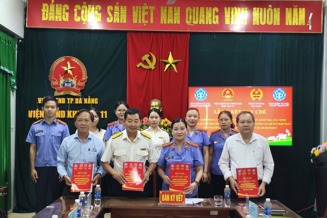 VKSND khu vực 11 ký quy chế phối hợp thực hiện Nghị quyết 205