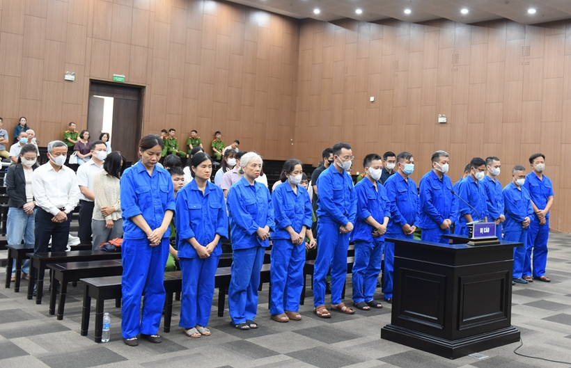 Cựu Thứ trưởng Nguyễn Bá Hoan bị tuyên phạt 12 năm tù, cựu Cục trưởng 14 năm tù