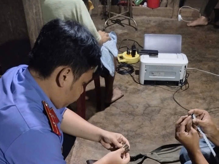 Khám xét khẩn cấp đối tượng có dấu hiệu “Tổ chức sử dụng trái phép chất ma túy”