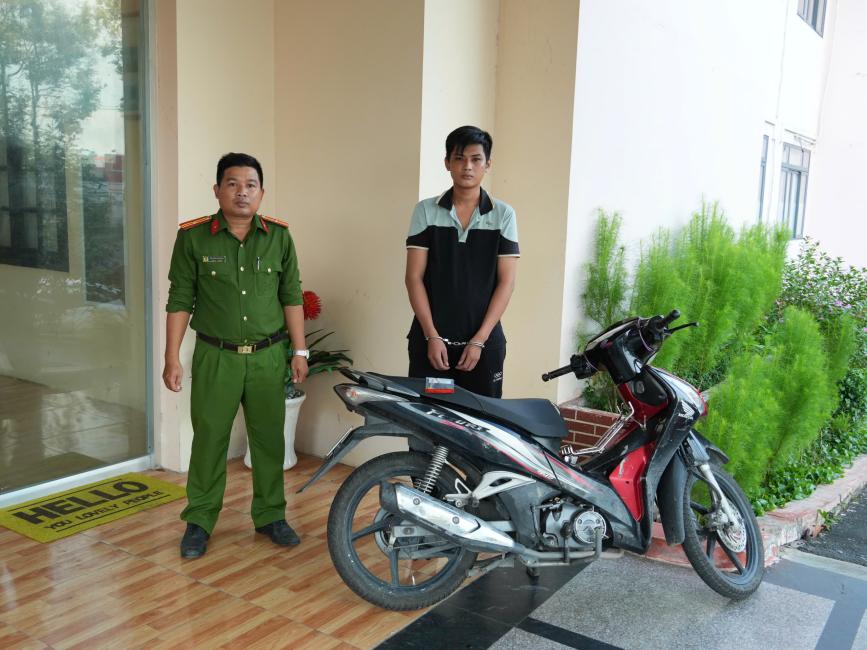 Bắt giữ 3 đối tượng thực hiện 2 vụ cướp giật tài sản của người đi đường