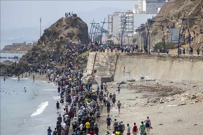 Tây Ban Nha cải cách luật di trú giữa bế tắc tại Ceuta
