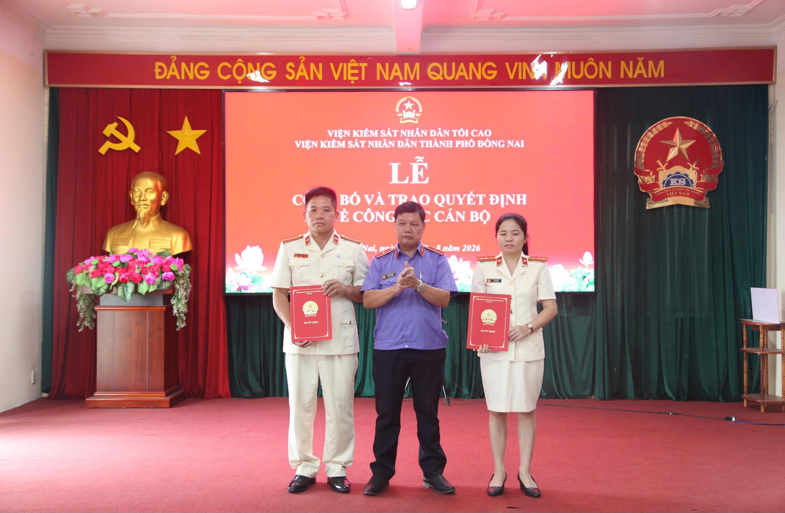 VKSND TP Đồng Nai công bố và trao Quyết định về công tác cán bộ