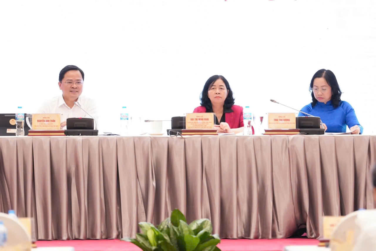 Tinh gọn tổ chức, xây dựng Công đoàn Việt Nam vững mạnh từ cơ sở