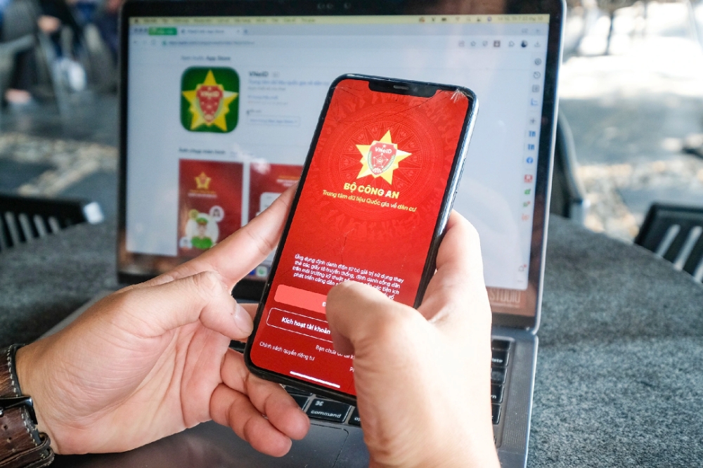Người dân có được dùng VNeID thay Căn cước khi làm thủ tục hành chính