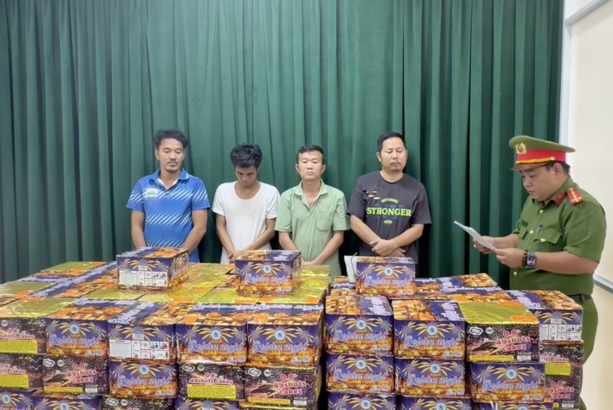 Phê chuẩn khởi tố, bắt tạm giam 4 bị can mua bán, tàng trữ hơn 621 kg pháo nổ