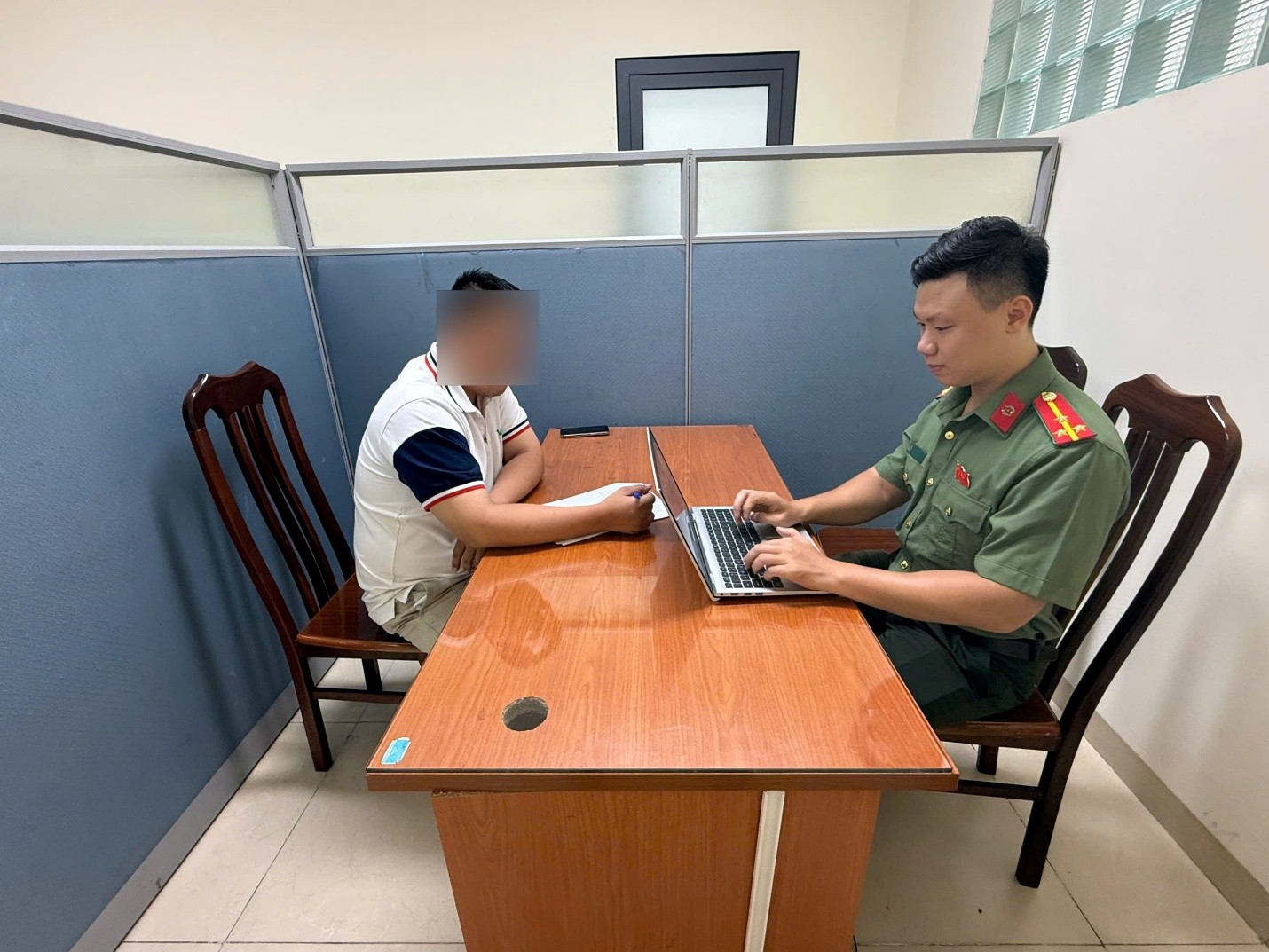 Kiểm duyệt viên nhóm Facebook để lọt văn bản giả mạo bị xử phạt 15 triệu đồng