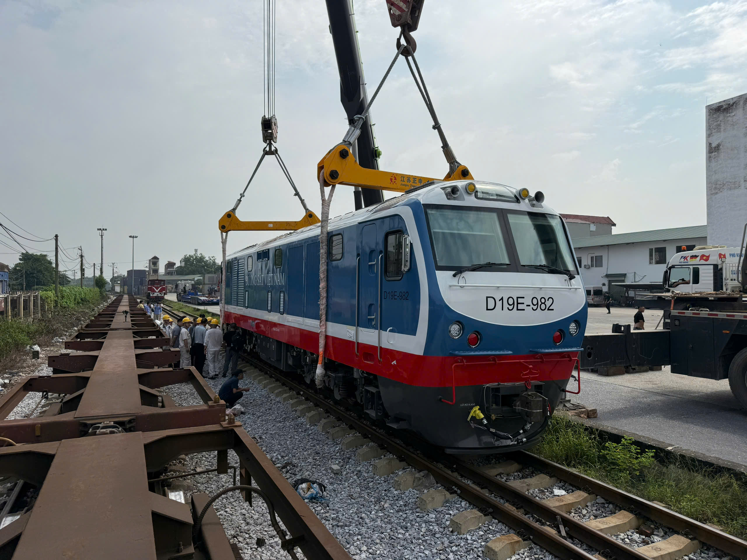 Hơn 40 hạng mục được thay đổi trên đầu máy diesel mới của đường sắt Việt Nam