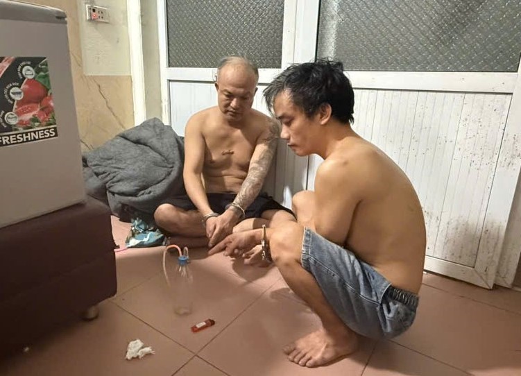 Kiểm tra nhà trọ, phát hiện nhóm 5 đối tượng liên quan đến ma túy