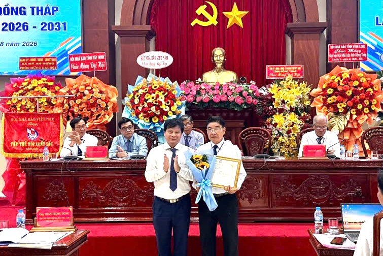 Đồng chí Văn Công Hùng được bầu tái giữ chức Chủ tịch Hội Nhà báo tỉnh Đồng Tháp
