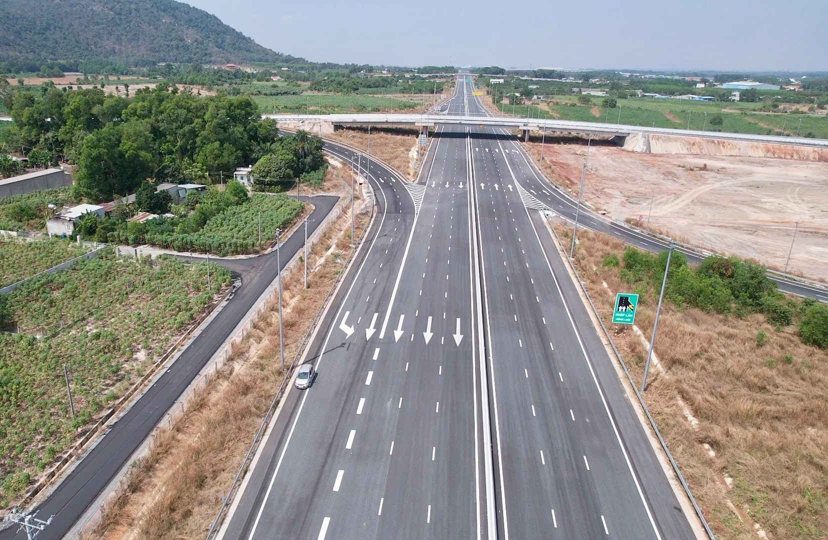 Thủ tướng Chính phủ yêu cầu đẩy nhanh tiến độ các dự án đường bộ cao tốc tại khu vực phía Bắc