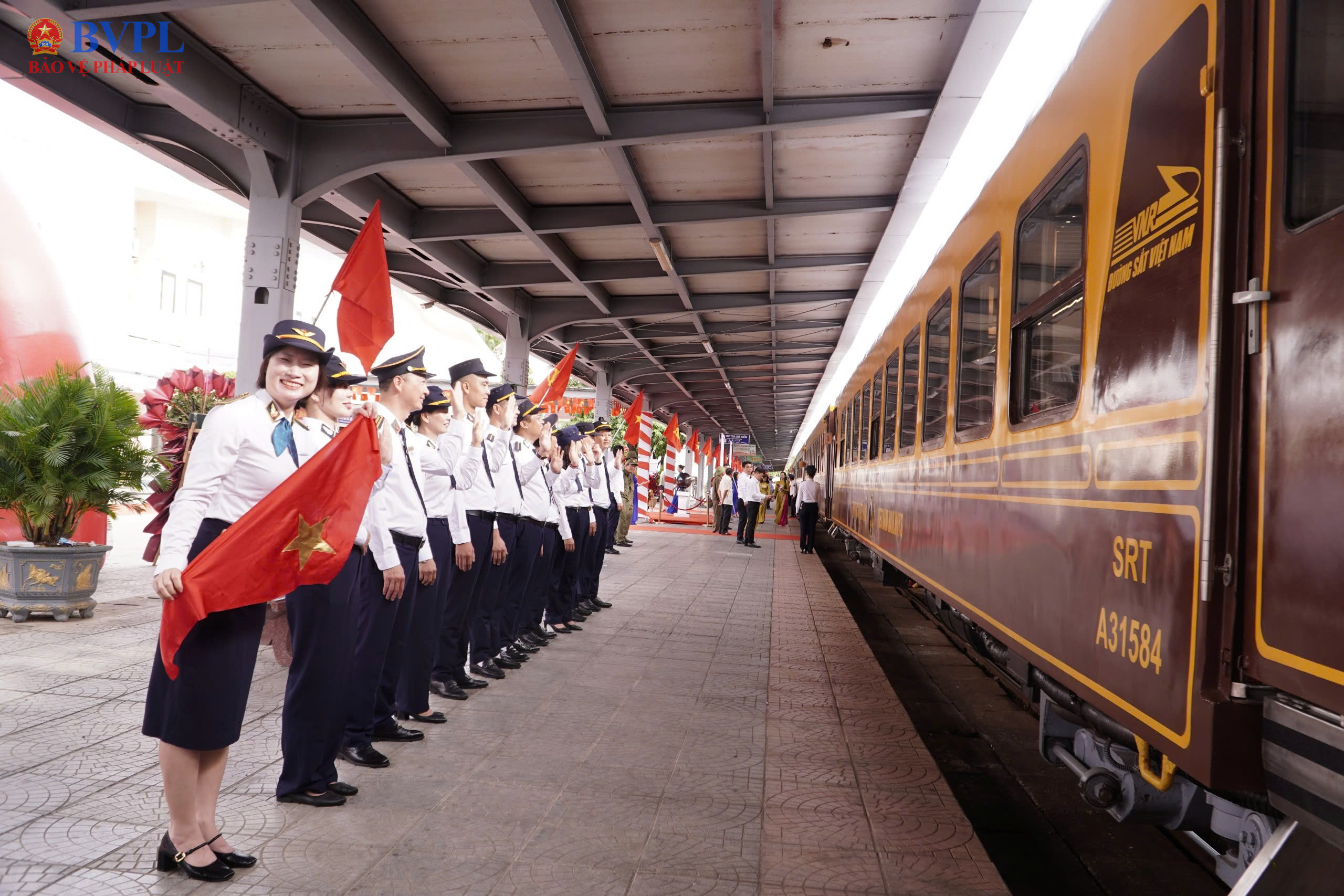 Đoàn tàu du lịch mang tên “Cố đô Huế - Phong Nha Hành trình di sản thế giới khởi hành vào dịp lễ