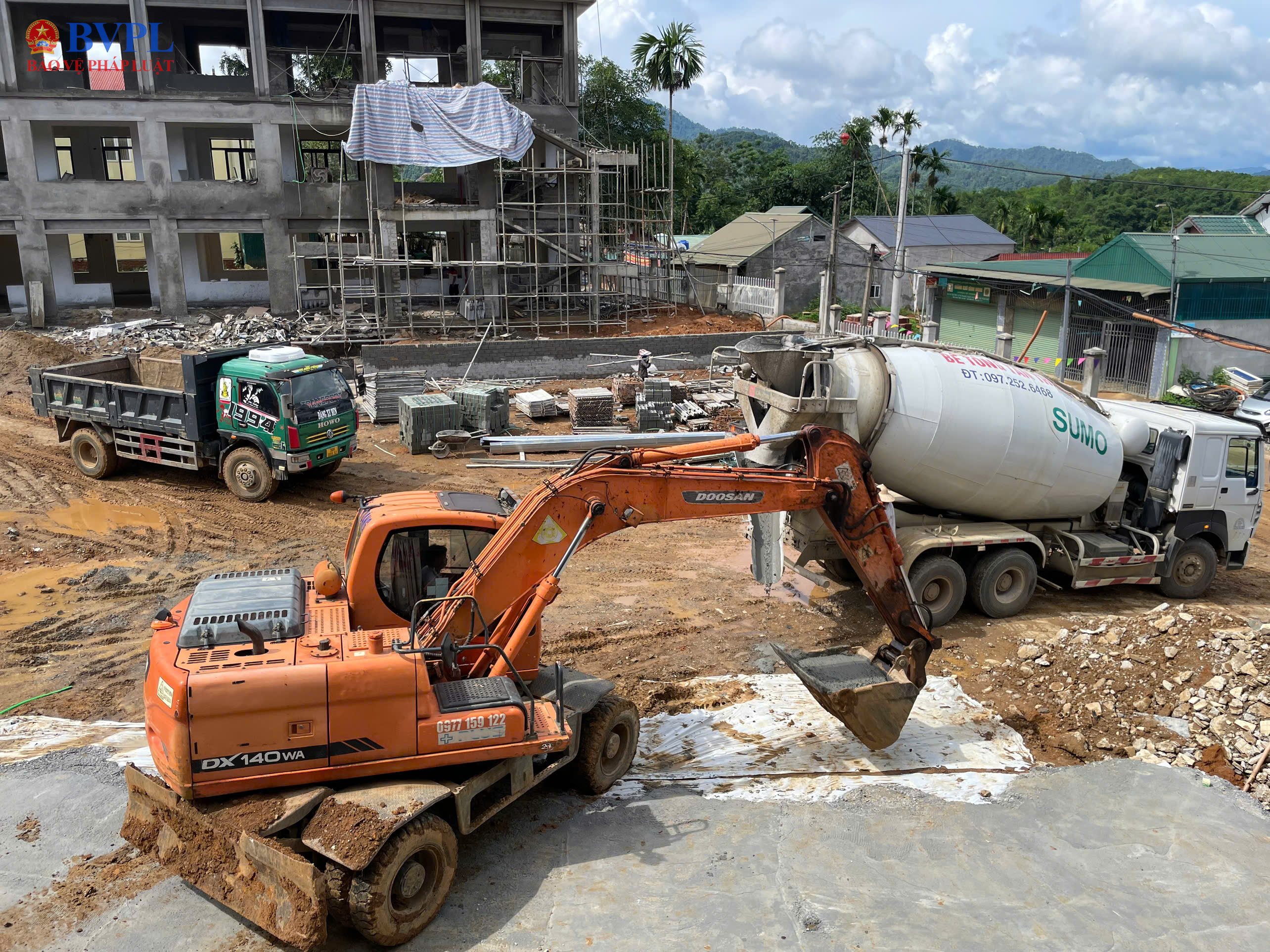 Xuyên đêm trên những công trường trường học vùng biên