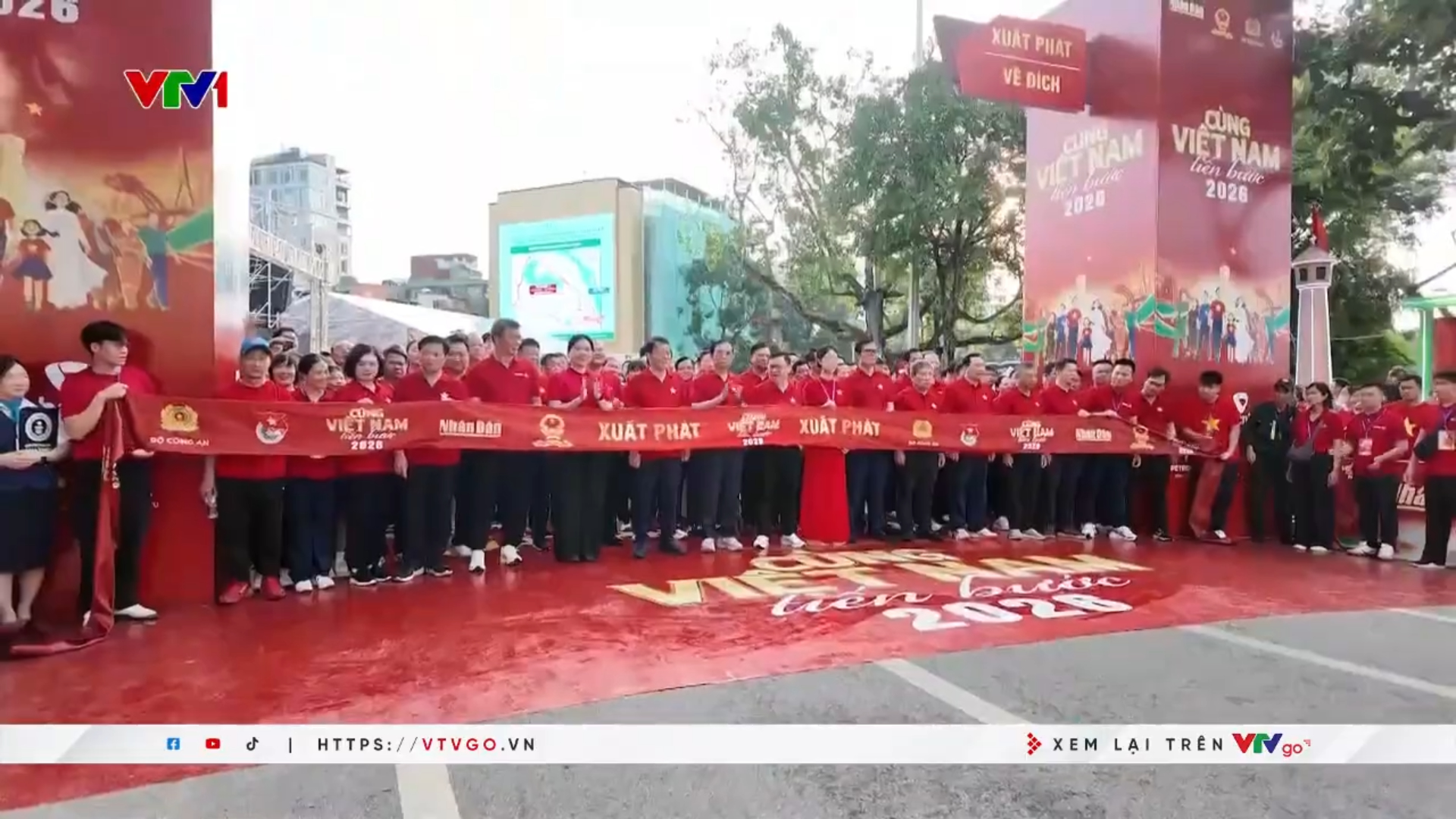 Cùng Việt Nam tiến bước