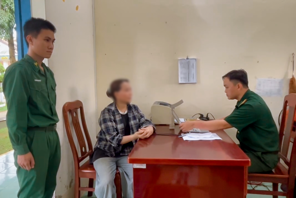 Bắt giữ đối tượng buôn bán hơn 1 000 bao thuốc lá nhập lậu