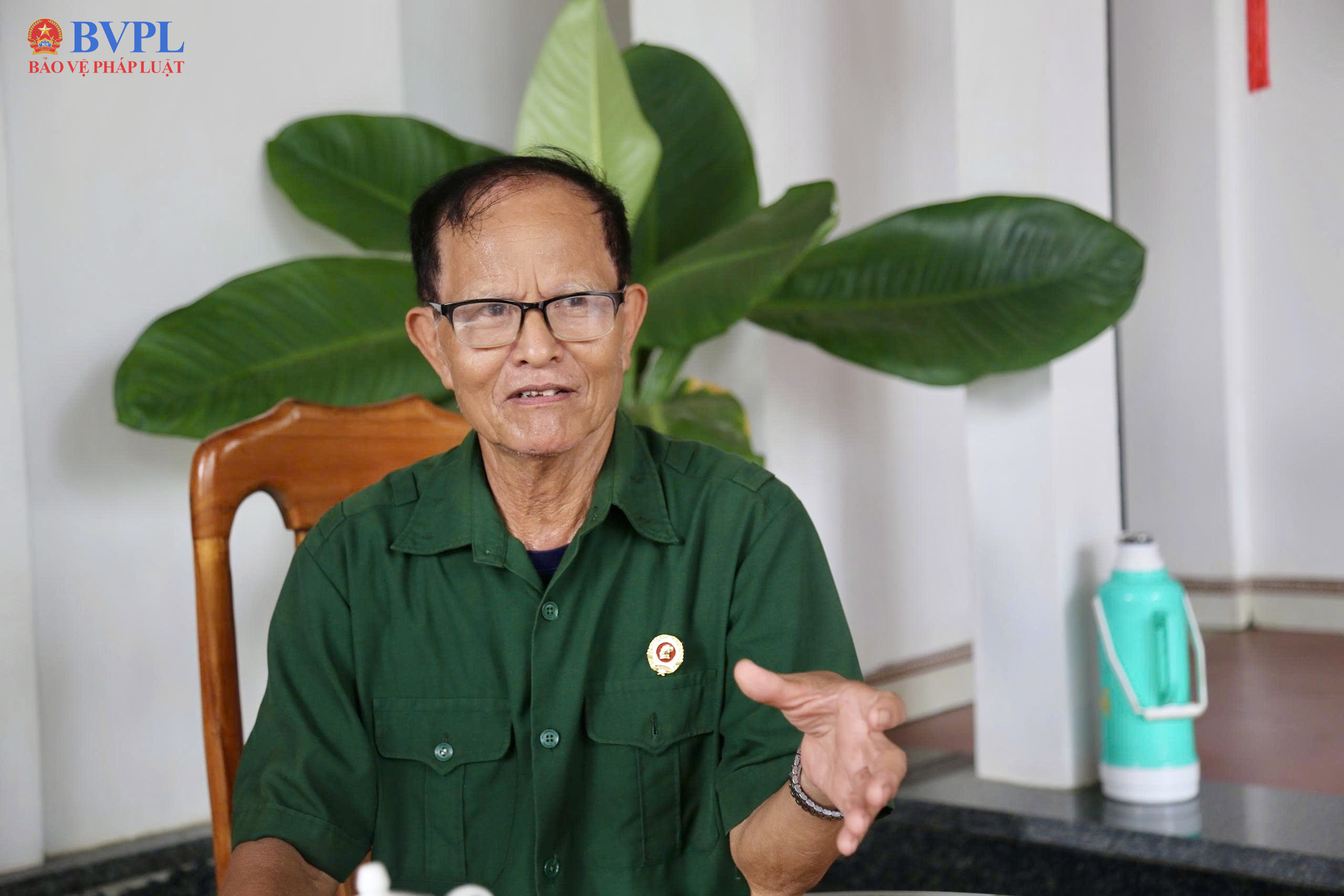 Người cựu binh - “tuyên truyền viên” đặc biệt với chiếc loa và tủ sách cộng đồng