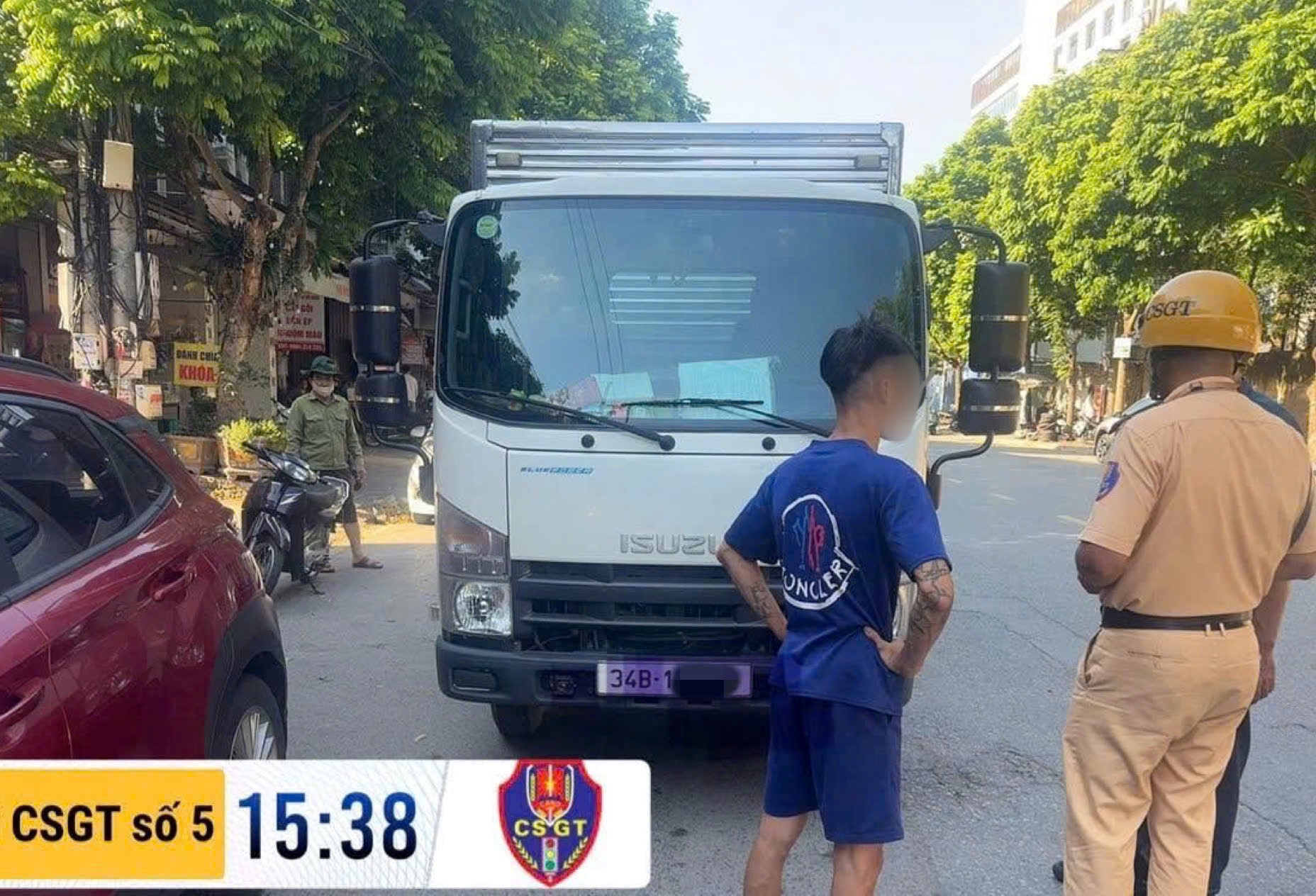 Lập biên bản tài xế dùng xe biển trắng chở hàng có thu tiền