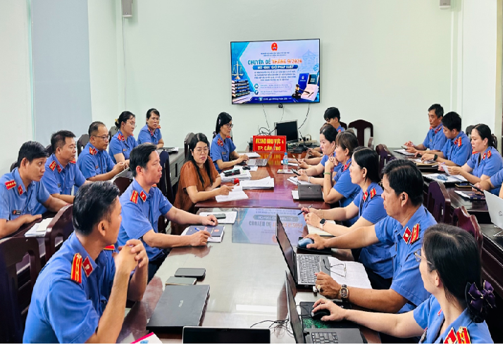 VKSND khu vực 4 , TP Cần Thơ nâng cao kỹ năng nghiệp vụ qua mô hình “Giờ pháp luật”