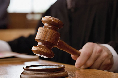 Chủ hộ kinh doanh hầu tòa vì bán 458 đôi giày giả nhãn hiệu