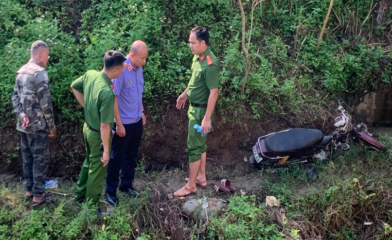 Kiểm sát việc khám nghiệm hiện trường vụ tai nạn khiến 2 người tử vong
