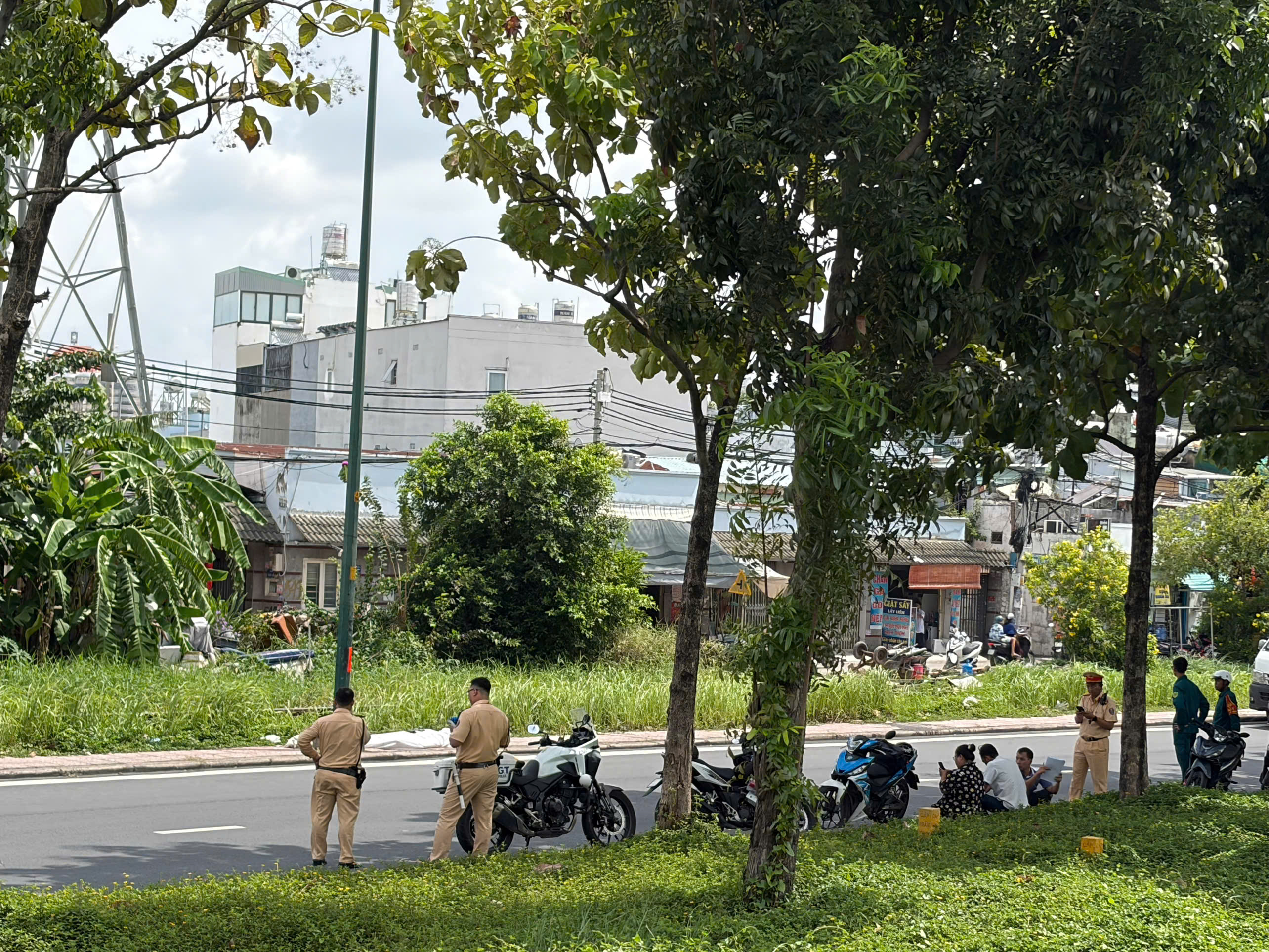 Va chạm với tàu hỏa gần cầu Gò Dưa, một người đàn ông tử vong tại chỗ