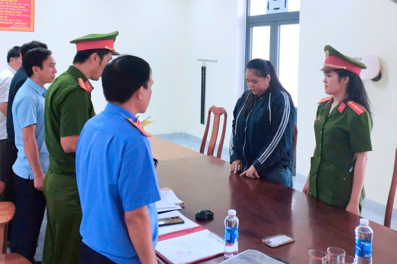 Khởi tố, bắt tạm giam người phụ nữ chiếm đoạt hơn 28 tỉ đồng