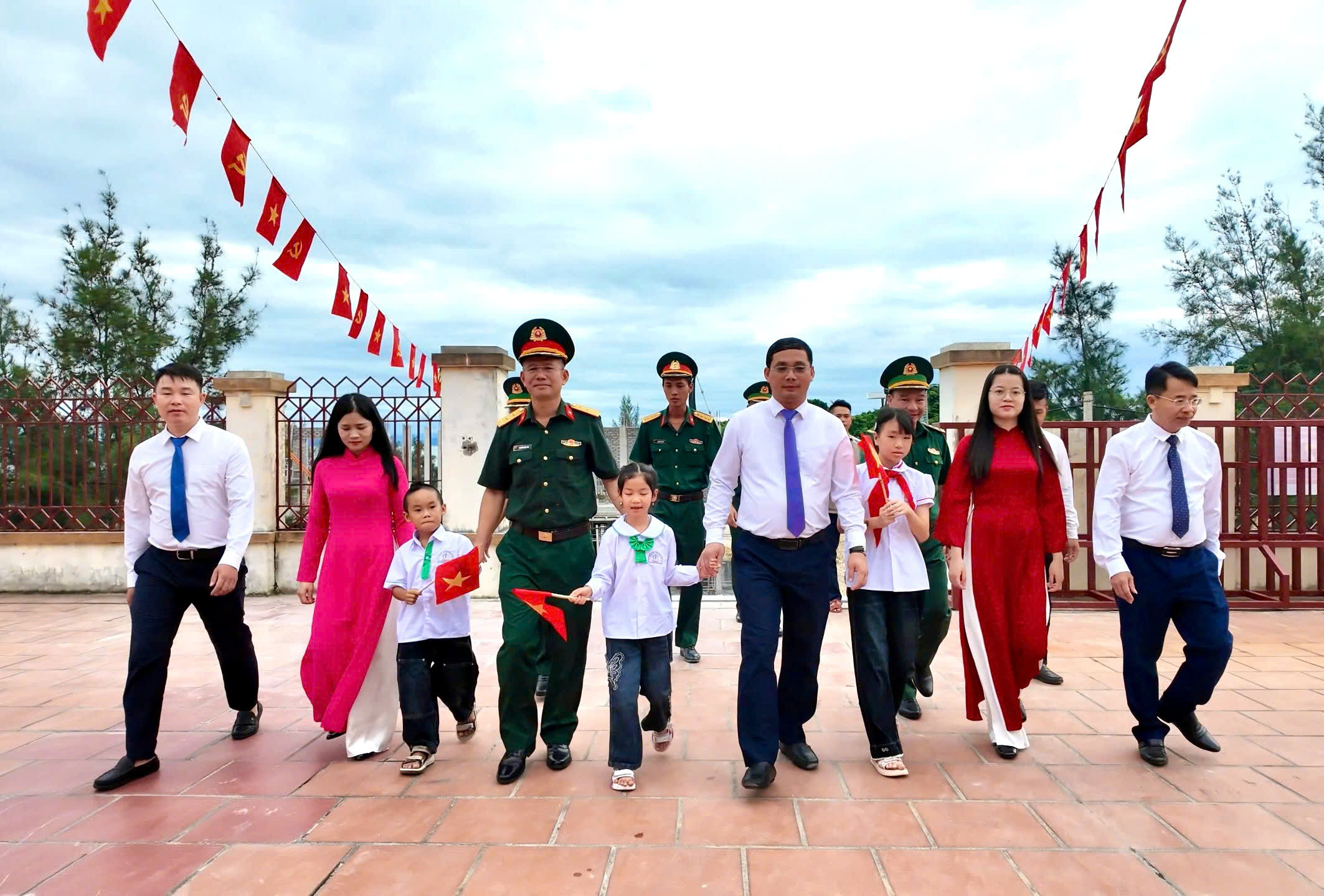 Quảng Ninh khai giảng năm học đầu tiên sau khi lên thành phố trực thuộc Trung ương