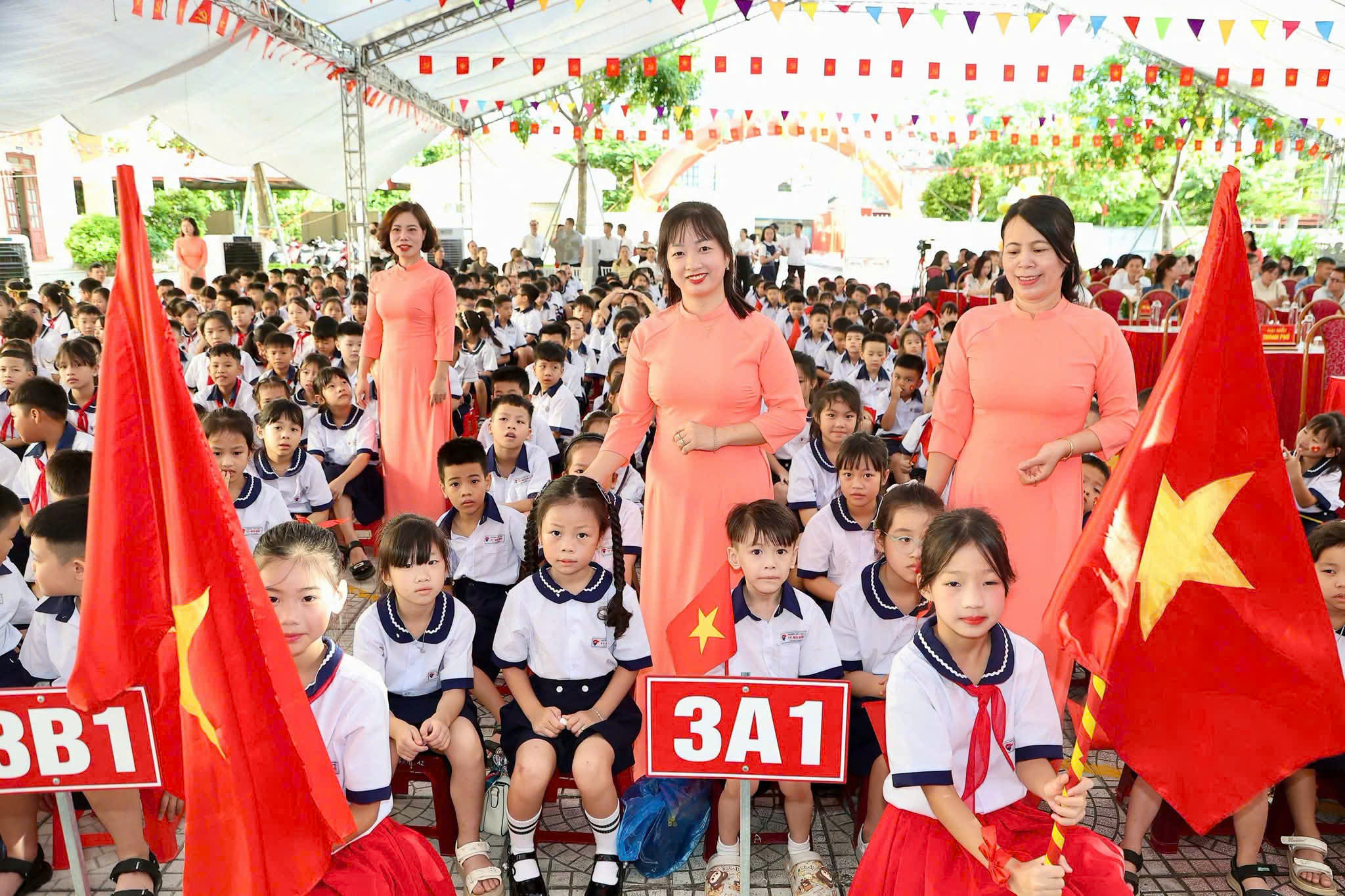 Hải Phòng tưng bừng khai giảng năm học mới