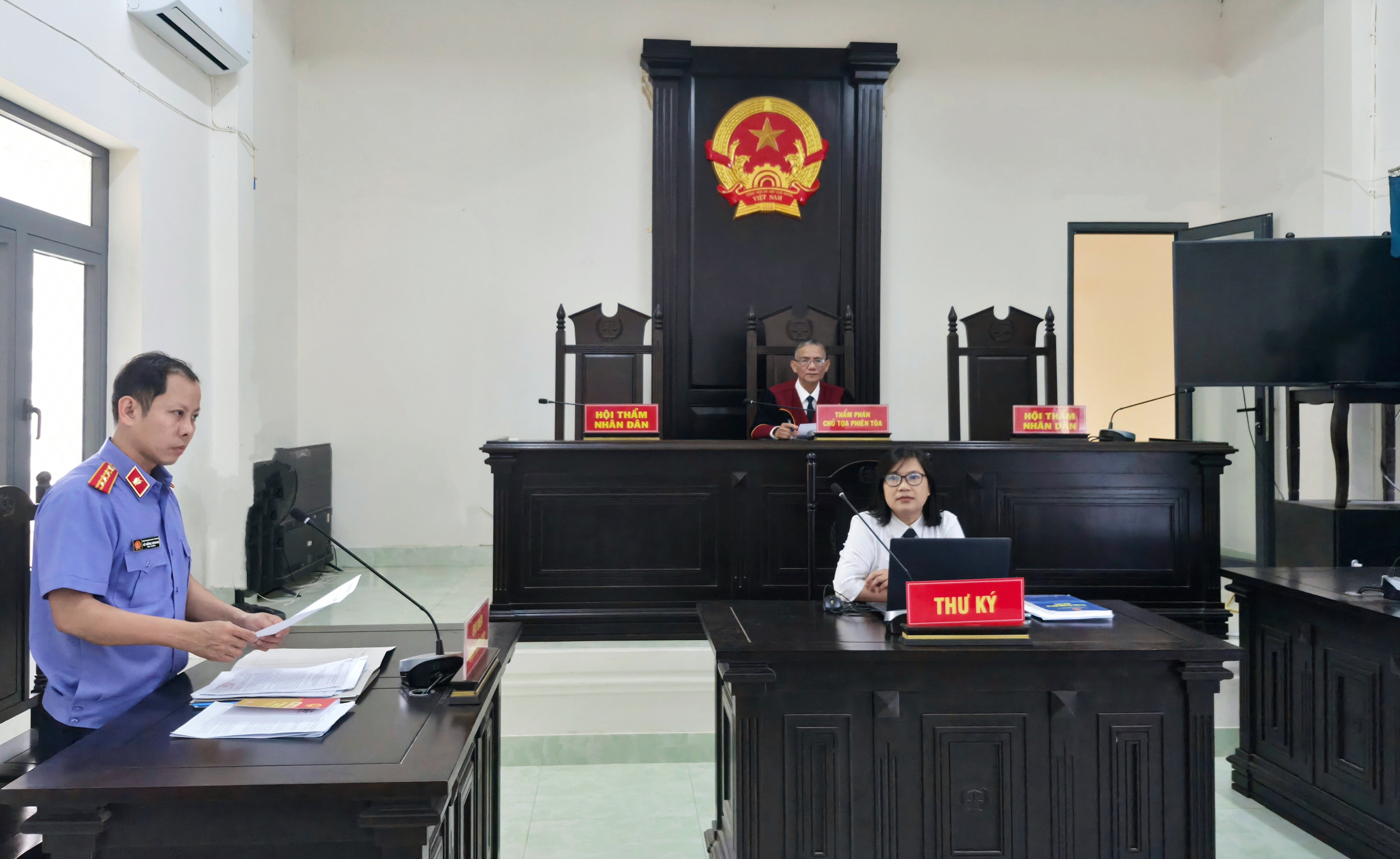 Phối hợp giải quyết 2 vụ án dân sự công ích theo thủ tục rút gọn