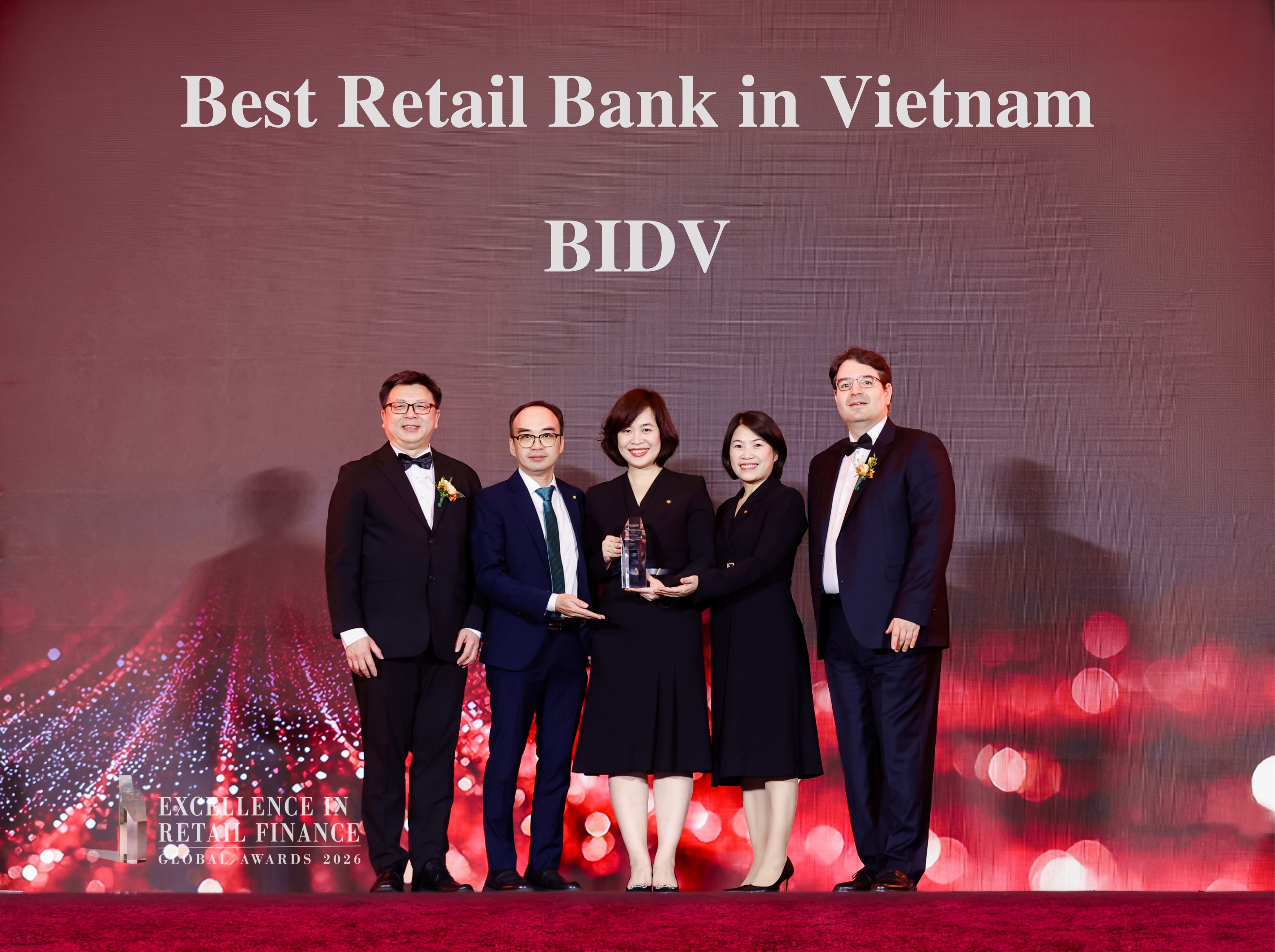 BIDV nhận cú đúp giải thưởng ngân hàng bán lẻ và tiền gửi xuất sắc
