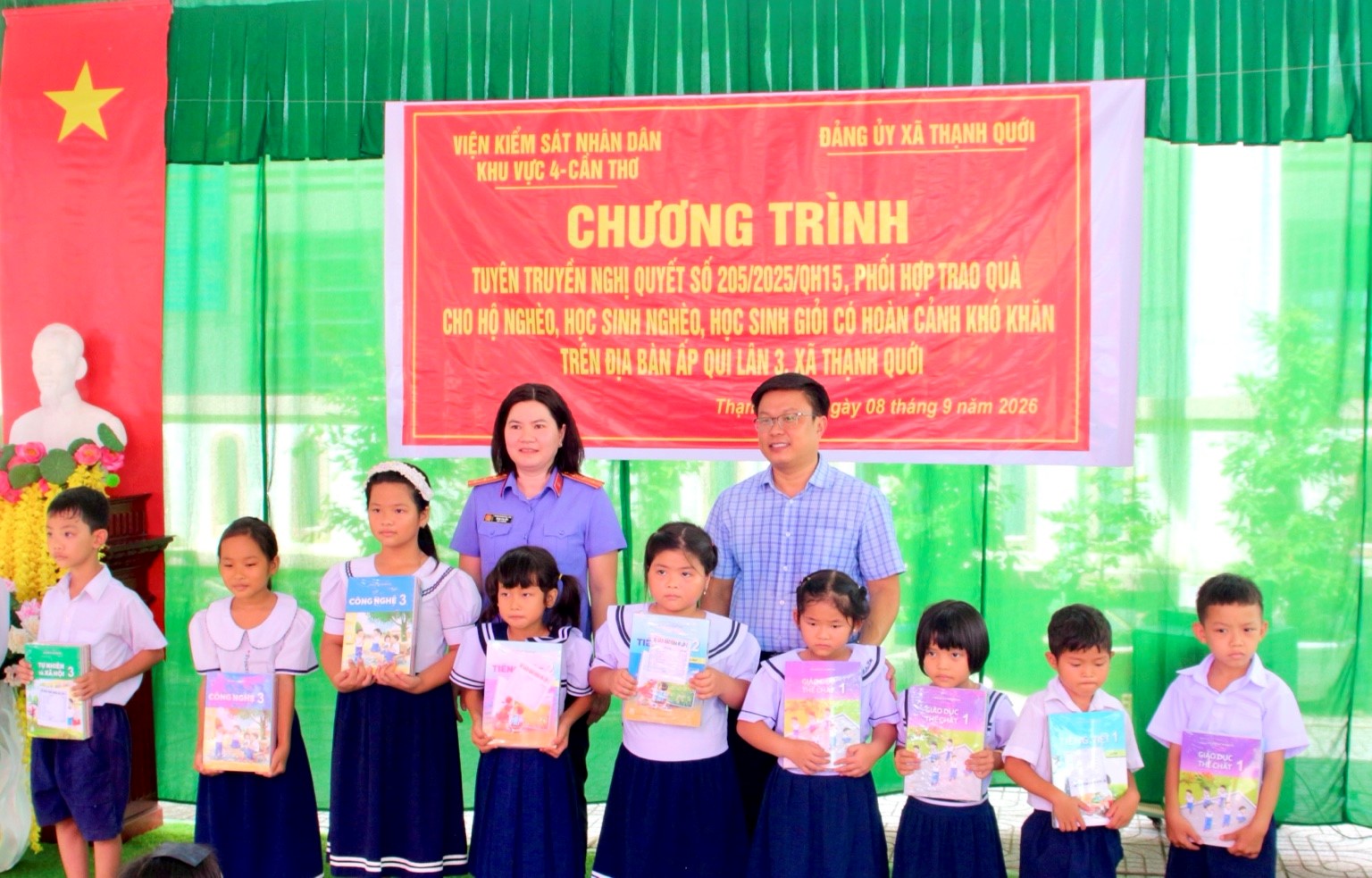 Đưa Nghị quyết 205 về cơ sở, sẻ chia cùng người dân và học sinh khó khăn