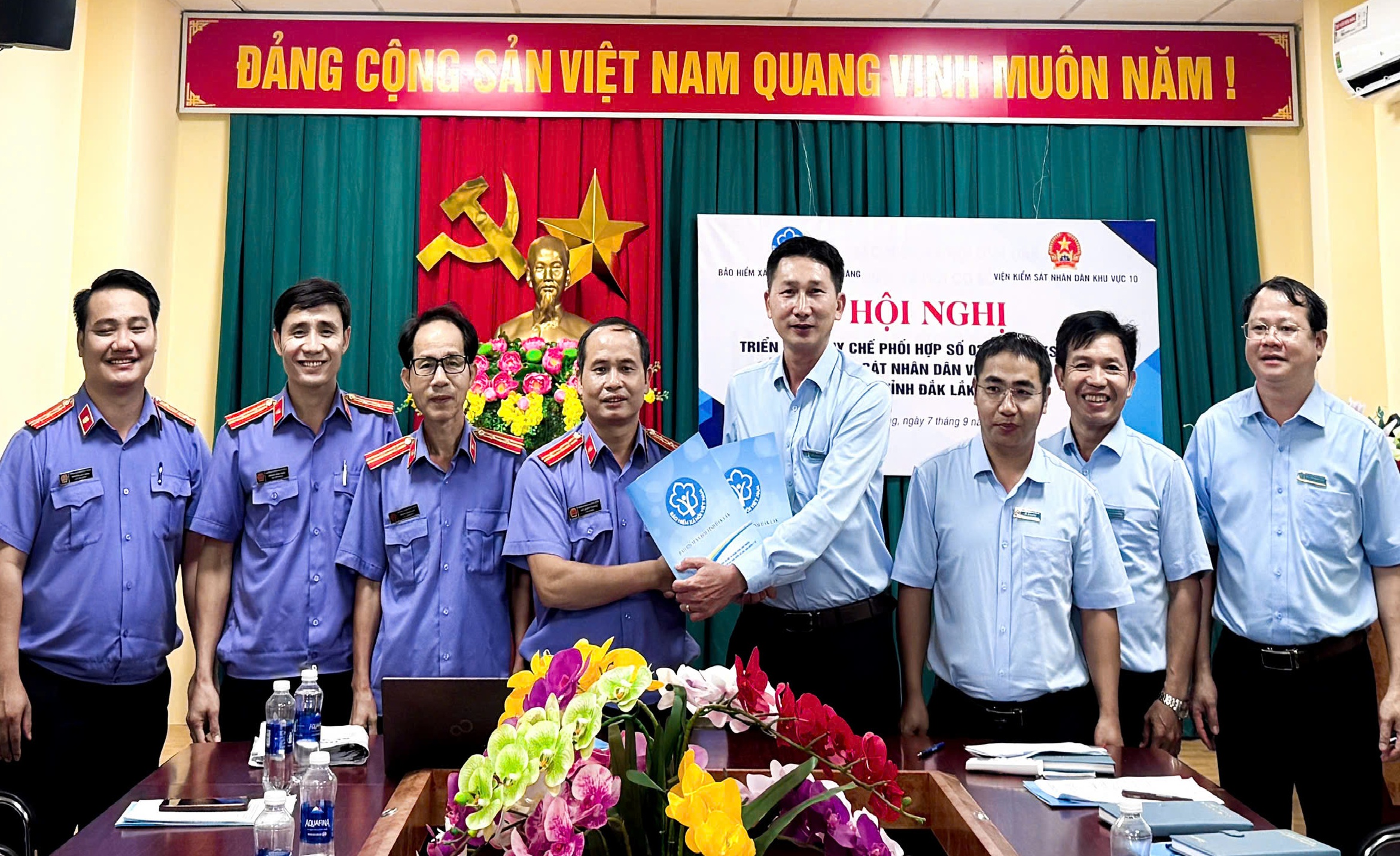 VKSND khu vực 10 - Đắk Lắk ký quy chế phối hợp với cơ quan Bảo hiểm xã hội