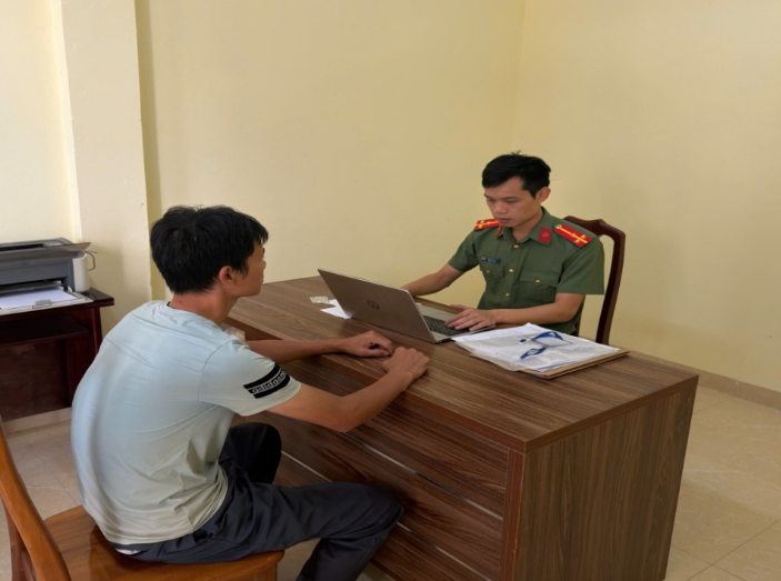 Khởi tố đối tượng tàng trữ và vận chuyển trái phép vũ khí quân dụng