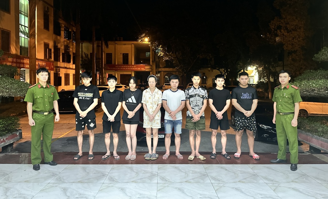 Phê chuẩn khởi tố 7 đối tượng trong đường dây giả danh shipper lừa đảo qua đơn hàng trực tuyến