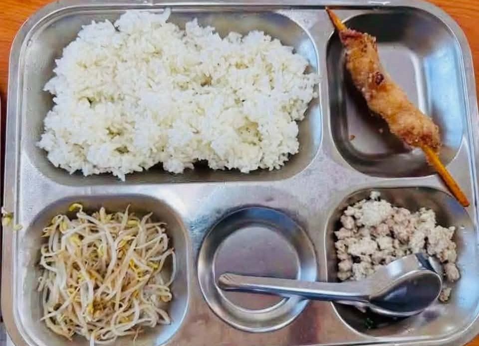 Dồn dập phản ứng về suất ăn bán trú, Hà Nội yêu cầu rà soát toàn bộ