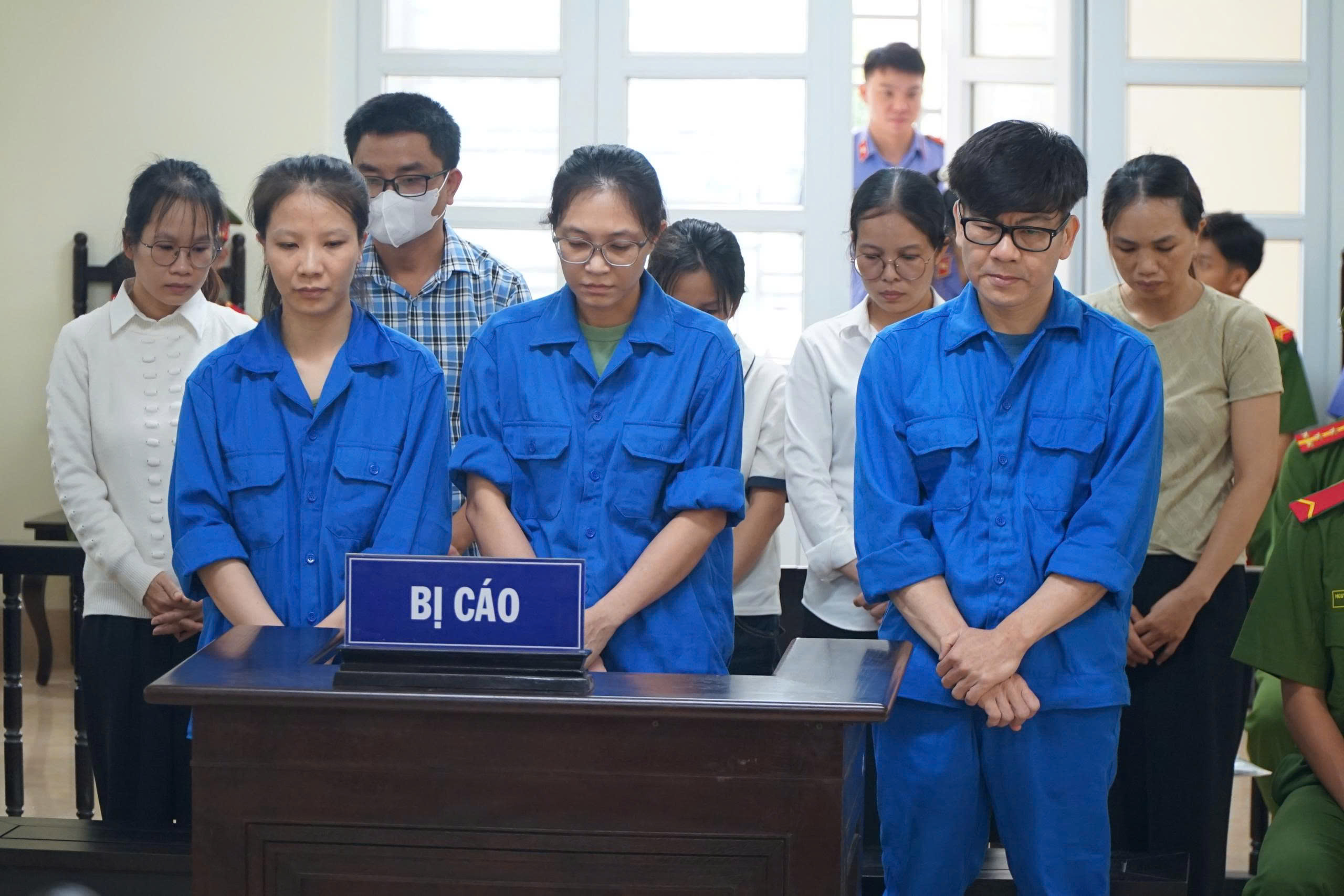 Tuyên án 8 bị cáo trong vụ sản xuất kẹo Kera giả