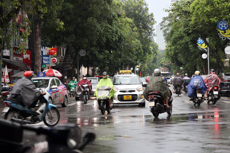 Không khí lạnh tràn xuống, Bắc Bộ chuyển mát, nhiều nơi mưa rất to