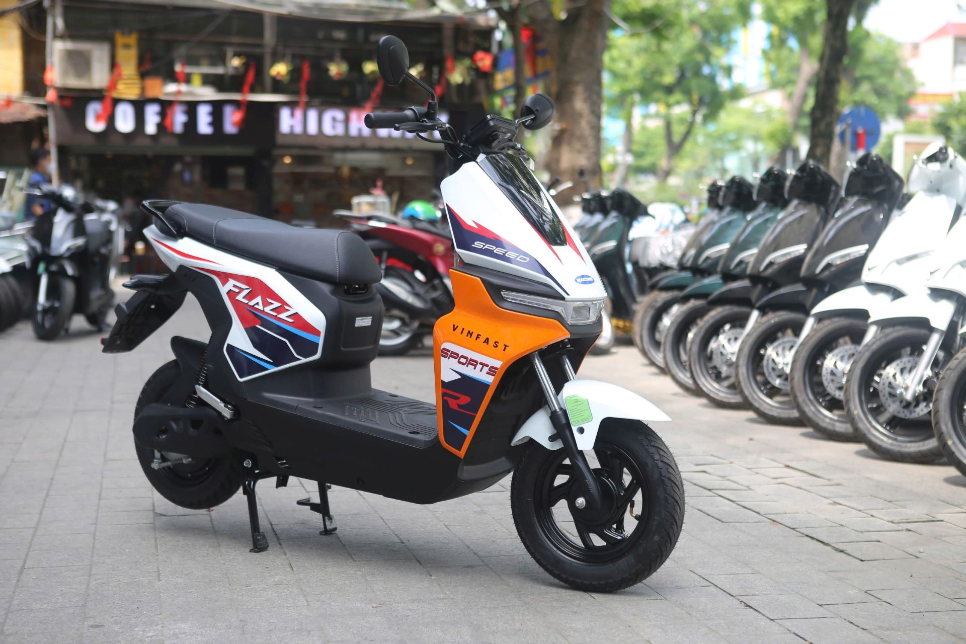 VinFast Flazz Max Xe máy điện cho học sinh cần cả “đẹp” lẫn “tiện”