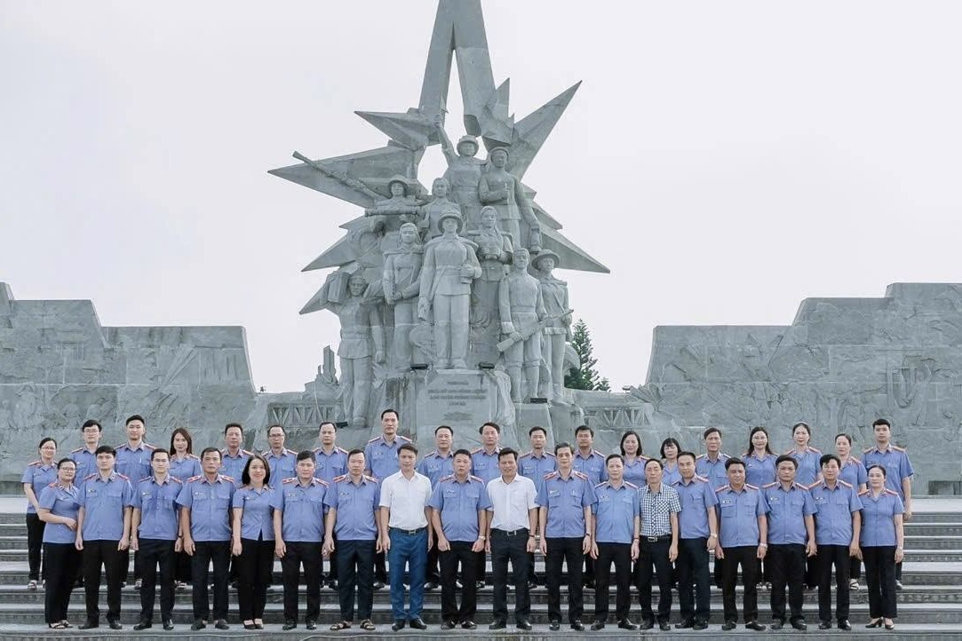 VKSND tỉnh Ninh Bình dâng hương tưởng niệm 10 nữ Liệt sĩ dân quân pháo phòng không Lam Hạ