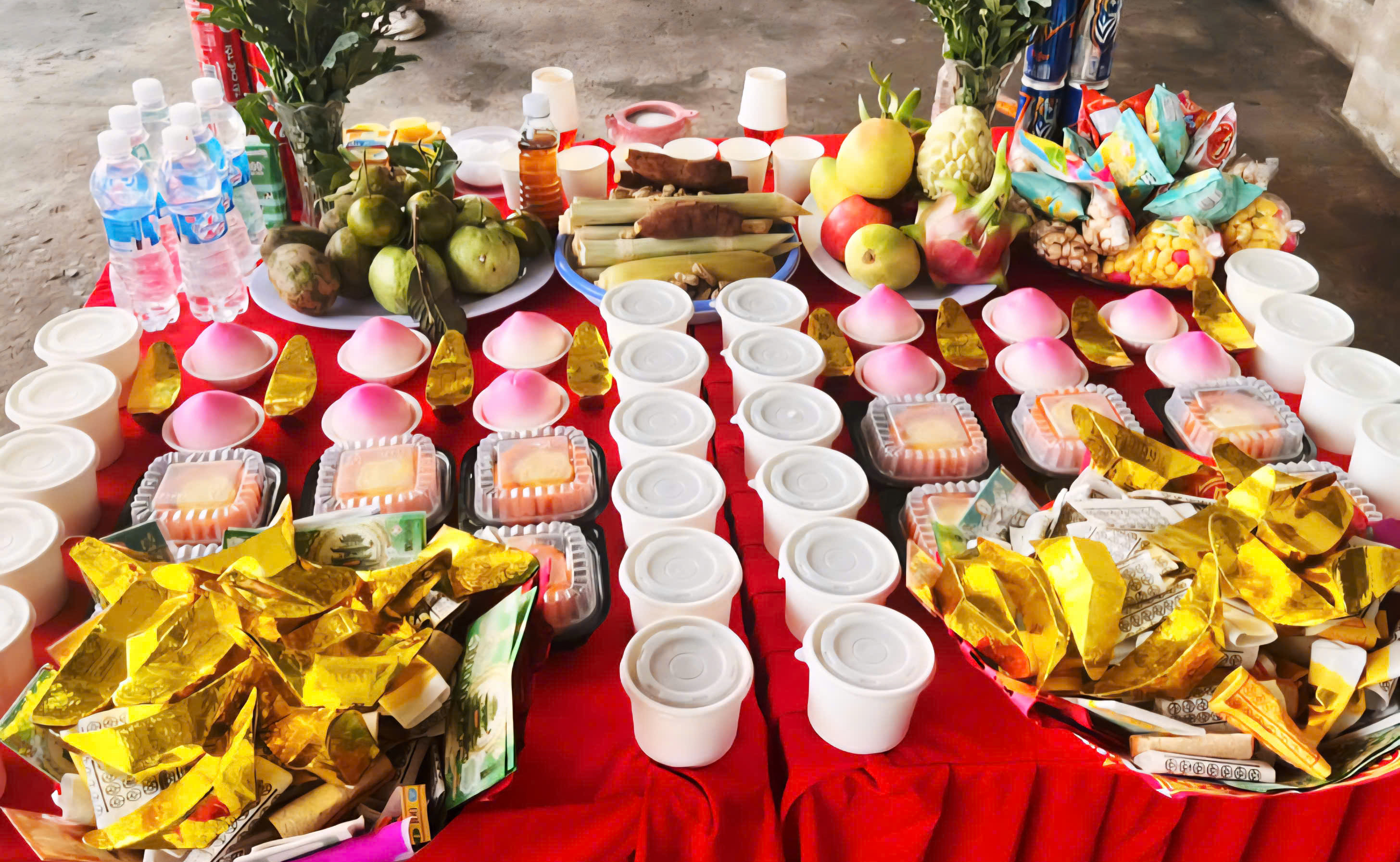 Giựt đồ cúng cô hồn , tiềm ẩn nguy cơ mất an ninh trật tự và giao thông