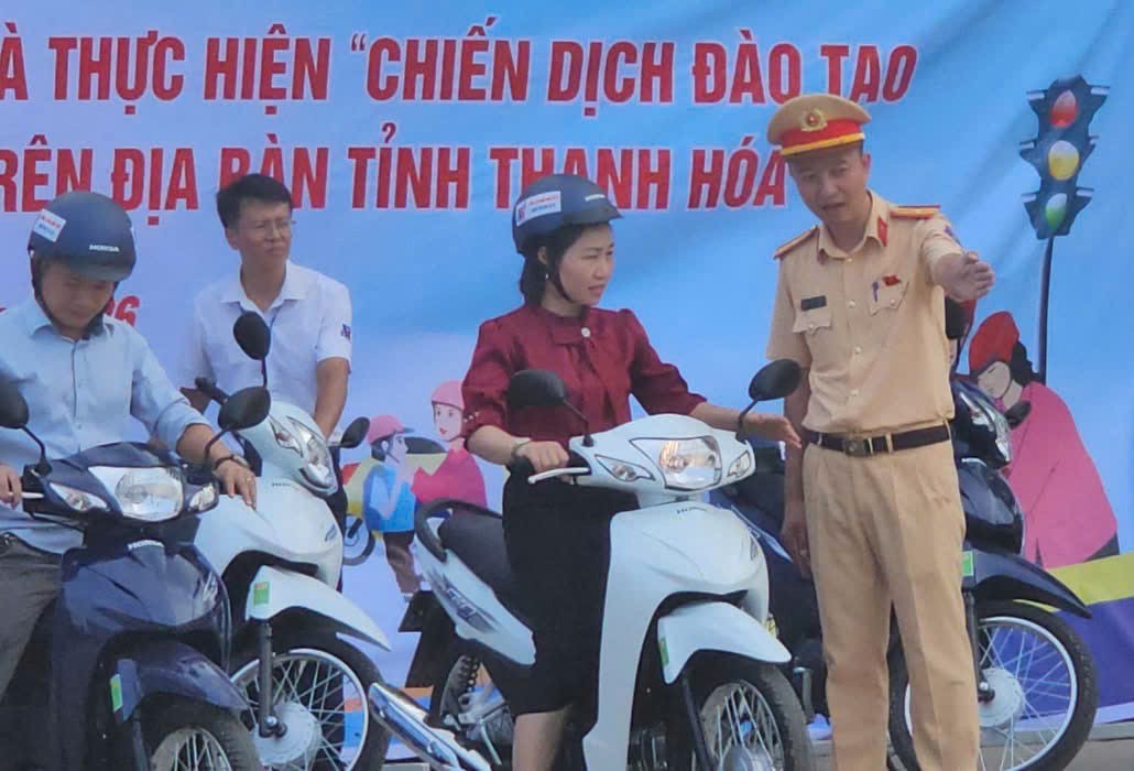Tập huấn cho 425 “Tiểu giáo viên” triển khai Chiến dịch lái xe an toàn
