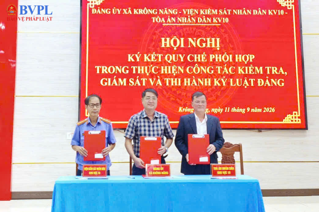 VKSND khu vực 10 - Đắk Lắk ký quy chế phối hợp xử lý vi phạm của cán bộ, đảng viên