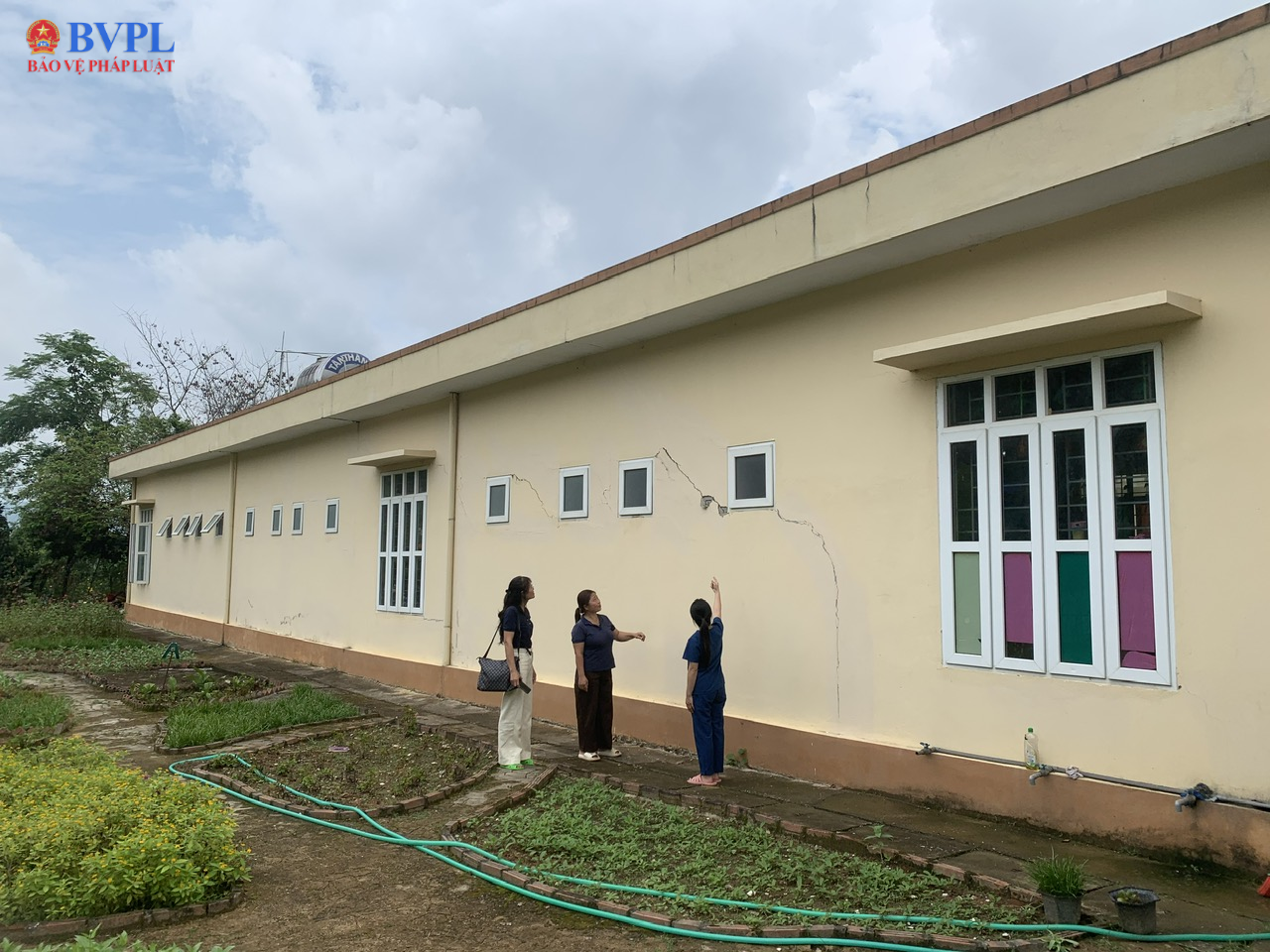 Điểm trường mầm non xuất hiện nhiều vết nứt, cô trò nơm nớp lo sập